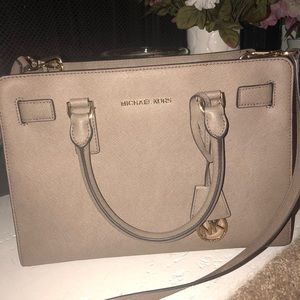 SOLD!!Michael kors Dillon Dark Dune satchel